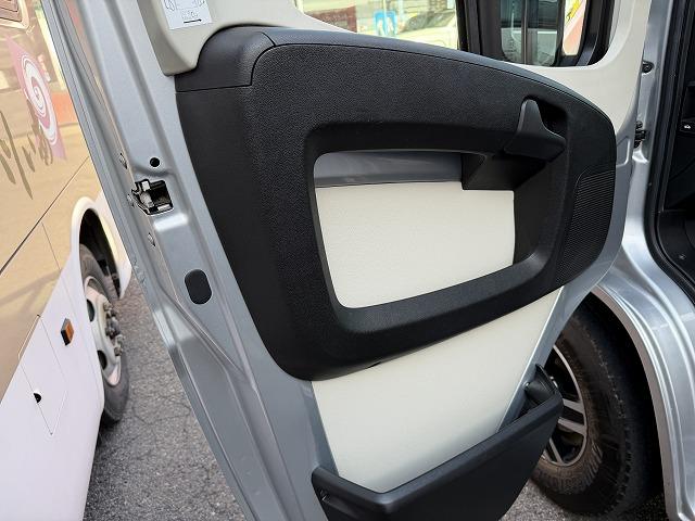 デュカト サンライト製クリフ540/インデルビー12Vルーフエアコン/1500Wインバーター/トルマヒーター・ボイラー/DC冷蔵庫/シンク/コンロ/トイレ/シャワー(53枚目)