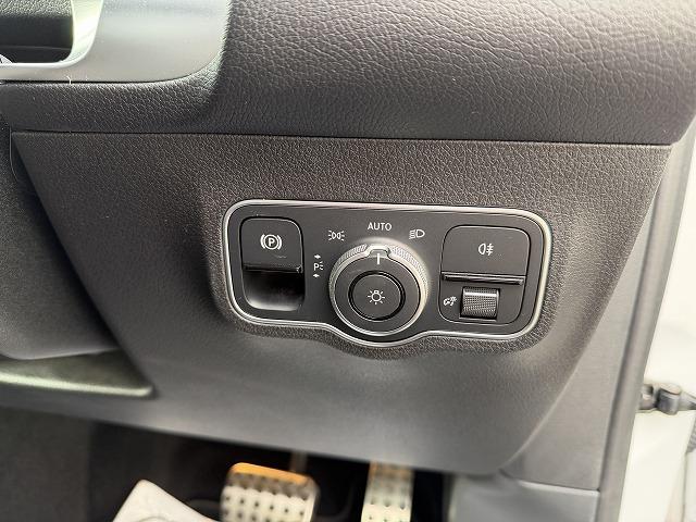 GLB GLB200d 4マチック AMGラインパッケージ パノラミックスライディングルーフ/前後ドラレコ/360度カメラ/レーダーセーフティ/シートヒーター(35枚目)