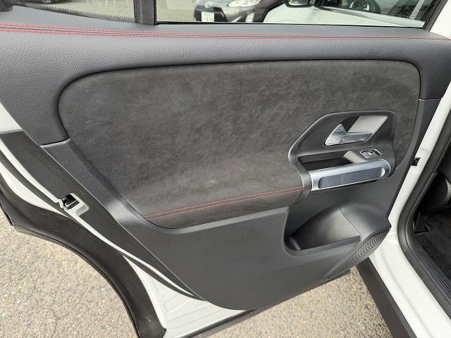 GLB GLB200d 4マチック AMGラインパッケージ パノラミックスライディングルーフ/前後ドラレコ/360度カメラ/レーダーセーフティ/シートヒーター(53枚目)