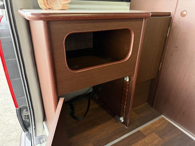 ハイエースバン 　ＯＭＣ製北斗／ディーゼル／４ＷＤ／８ナンバーキャンピング／ＦＦヒーター／マックスファン／シンク／２段ベッド／ナビ／フルセグ／ドライブレコーダー（24枚目）