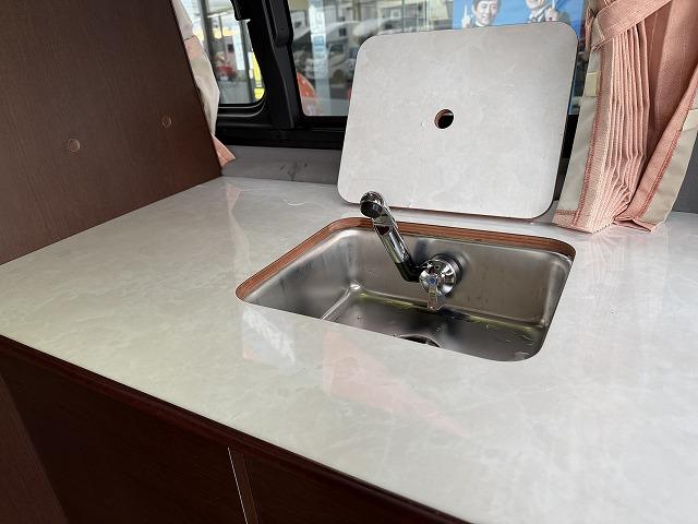 ハイエースバン 　ＯＭＣ製北斗／ディーゼル／４ＷＤ／８ナンバーキャンピング／ＦＦヒーター／マックスファン／シンク／２段ベッド／ナビ／フルセグ／ドライブレコーダー（27枚目）