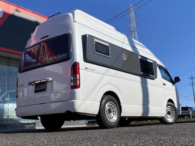 ハイエースバン 　トイファクトリー製バーデングランデ／アルタモーダ／４ＷＤ／エアサス／リアスタビライザー／エアロソーラー／ＦＦヒーター／シンク／冷蔵庫／サイドオーニング（5枚目）