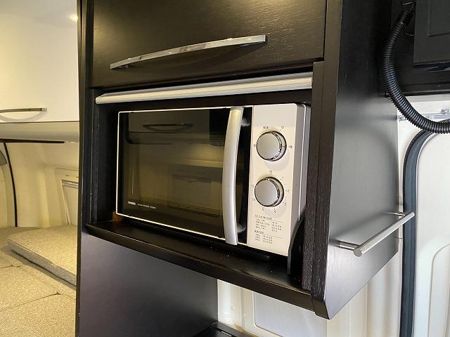 ハイエースバン 　トイファクトリー製バーデングランデ／アルタモーダ／４ＷＤ／エアサス／リアスタビライザー／エアロソーラー／ＦＦヒーター／シンク／冷蔵庫／サイドオーニング（19枚目）