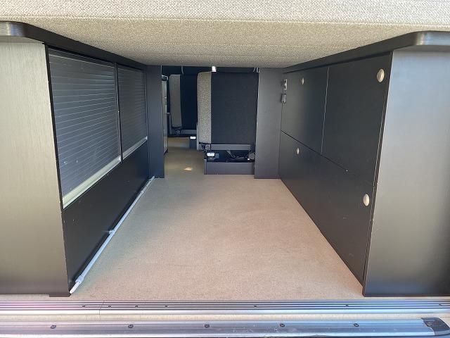 ハイエースバン 　トイファクトリー製バーデングランデ／アルタモーダ／４ＷＤ／エアサス／リアスタビライザー／エアロソーラー／ＦＦヒーター／シンク／冷蔵庫／サイドオーニング（25枚目）