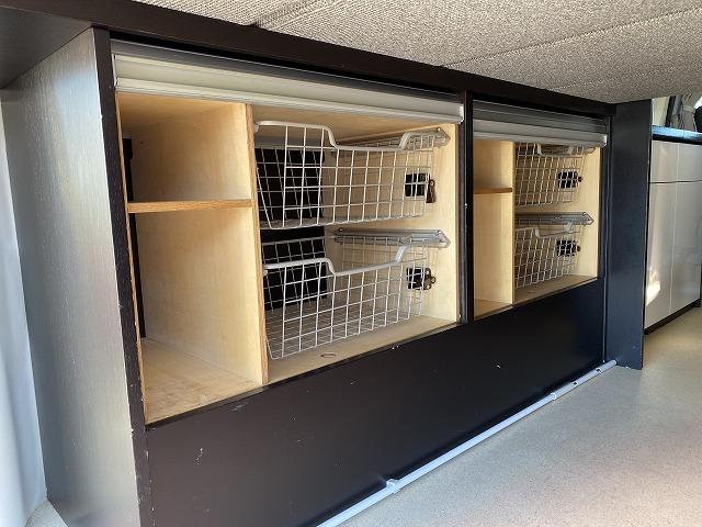 ハイエースバン 　トイファクトリー製バーデングランデ／アルタモーダ／４ＷＤ／エアサス／リアスタビライザー／エアロソーラー／ＦＦヒーター／シンク／冷蔵庫／サイドオーニング（26枚目）