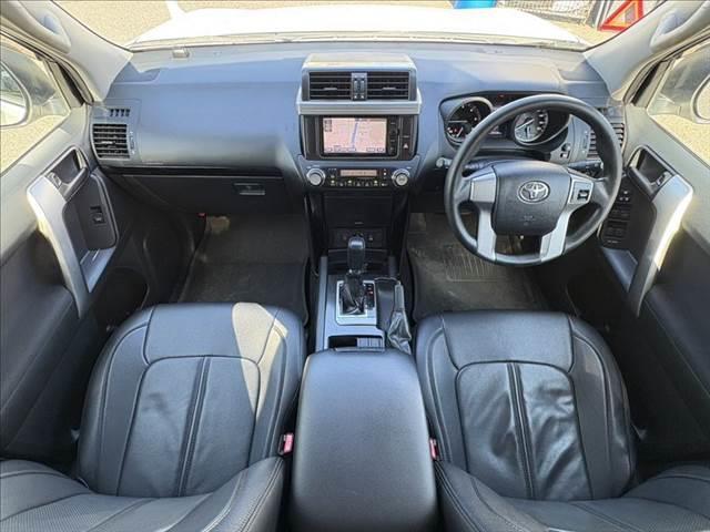 ランドクルーザープラド ＴＸ　４ＷＤ　純正ＳＤナビ　禁煙車　バックカメラ　クルーズコントロール　Ｂｌｕｅｔｏｏｔｈ　フルセグＴＶ　ＥＴＣ　ＬＥＤヘッドライト　ヒルディセントコントロール　スマートキー　純正１７インチアルミホイール（3枚目）