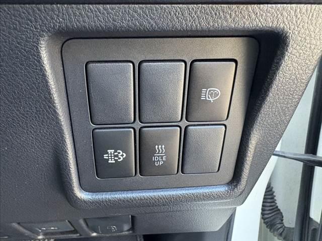 ランドクルーザープラド ＴＸ　４ＷＤ　純正ＳＤナビ　禁煙車　バックカメラ　クルーズコントロール　Ｂｌｕｅｔｏｏｔｈ　フルセグＴＶ　ＥＴＣ　ＬＥＤヘッドライト　ヒルディセントコントロール　スマートキー　純正１７インチアルミホイール（7枚目）