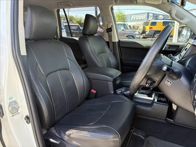 ランドクルーザープラド ＴＸ　４ＷＤ　純正ＳＤナビ　禁煙車　バックカメラ　クルーズコントロール　Ｂｌｕｅｔｏｏｔｈ　フルセグＴＶ　ＥＴＣ　ＬＥＤヘッドライト　ヒルディセントコントロール　スマートキー　純正１７インチアルミホイール（8枚目）