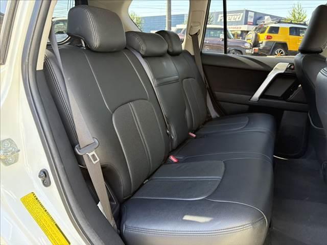ランドクルーザープラド ＴＸ　４ＷＤ　純正ＳＤナビ　禁煙車　バックカメラ　クルーズコントロール　Ｂｌｕｅｔｏｏｔｈ　フルセグＴＶ　ＥＴＣ　ＬＥＤヘッドライト　ヒルディセントコントロール　スマートキー　純正１７インチアルミホイール（9枚目）