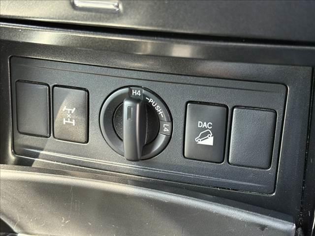 ランドクルーザープラド ＴＸ　４ＷＤ　純正ＳＤナビ　禁煙車　バックカメラ　クルーズコントロール　Ｂｌｕｅｔｏｏｔｈ　フルセグＴＶ　ＥＴＣ　ＬＥＤヘッドライト　ヒルディセントコントロール　スマートキー　純正１７インチアルミホイール（39枚目）