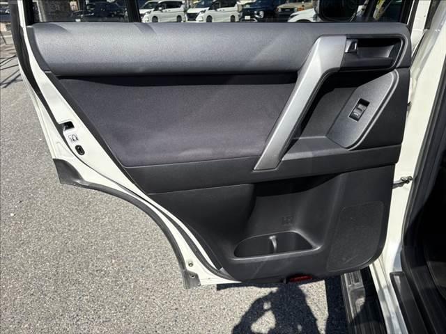 ランドクルーザープラド ＴＸ　４ＷＤ　純正ＳＤナビ　禁煙車　バックカメラ　クルーズコントロール　Ｂｌｕｅｔｏｏｔｈ　フルセグＴＶ　ＥＴＣ　ＬＥＤヘッドライト　ヒルディセントコントロール　スマートキー　純正１７インチアルミホイール（59枚目）