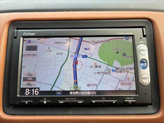ヴェゼル ハイブリッドＺ　禁煙車　バックカメラ　Ｂｌｕｅｔｏｏｔｈ　地デジＴＶ　ＥＴＣ　ＬＥＤヘッドライト　シートヒーター　ハーフレザーシート　スマートキー　盗難防止装置　オートエアコン　ＳＤナビ　電動格納ミラー（4枚目）
