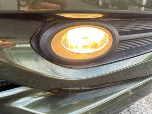 ヴェゼル ハイブリッドＺ　禁煙車　バックカメラ　Ｂｌｕｅｔｏｏｔｈ　地デジＴＶ　ＥＴＣ　ＬＥＤヘッドライト　シートヒーター　ハーフレザーシート　スマートキー　盗難防止装置　オートエアコン　ＳＤナビ　電動格納ミラー（14枚目）
