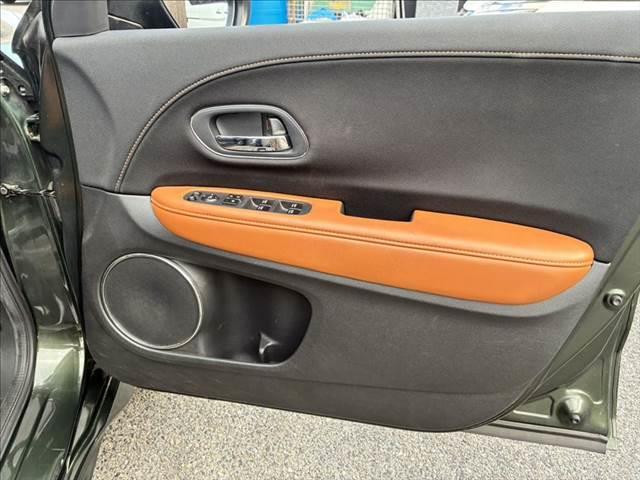 ヴェゼル ハイブリッドＺ　禁煙車　バックカメラ　Ｂｌｕｅｔｏｏｔｈ　地デジＴＶ　ＥＴＣ　ＬＥＤヘッドライト　シートヒーター　ハーフレザーシート　スマートキー　盗難防止装置　オートエアコン　ＳＤナビ　電動格納ミラー（52枚目）