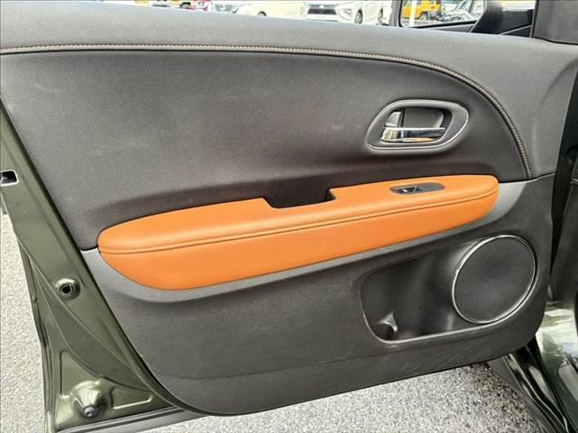 ヴェゼル ハイブリッドＺ　禁煙車　バックカメラ　Ｂｌｕｅｔｏｏｔｈ　地デジＴＶ　ＥＴＣ　ＬＥＤヘッドライト　シートヒーター　ハーフレザーシート　スマートキー　盗難防止装置　オートエアコン　ＳＤナビ　電動格納ミラー（58枚目）