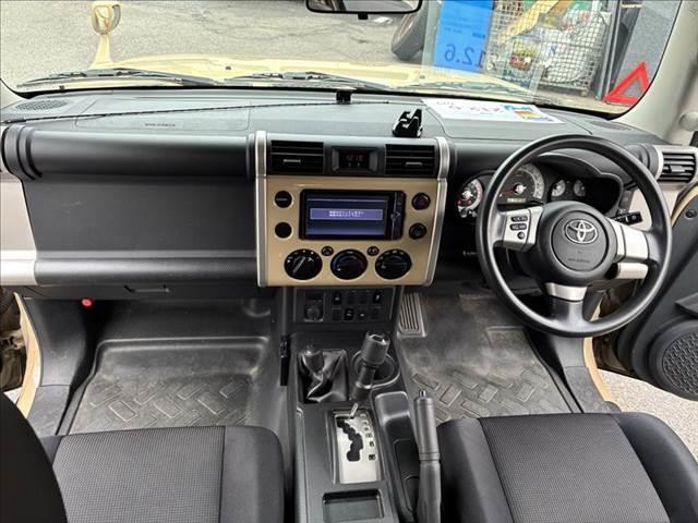 FJクルーザー オフロードパッケージ 4WD 純正ルーフキャリア A-TRAC 純正SDナビ ブルートゥース フルセグTV ETC キーレス クリアランスソナー 17インチアルミホイール パワーウィンドウ パワーステアリング(3枚目)