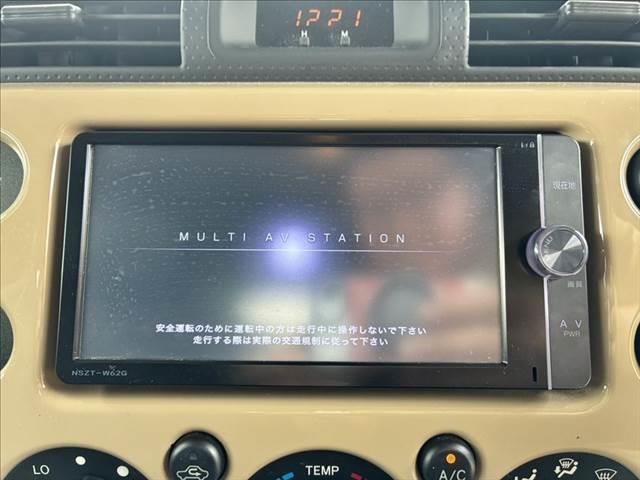 FJクルーザー オフロードパッケージ 4WD 純正ルーフキャリア A-TRAC 純正SDナビ ブルートゥース フルセグTV ETC キーレス クリアランスソナー 17インチアルミホイール パワーウィンドウ パワーステアリング(4枚目)