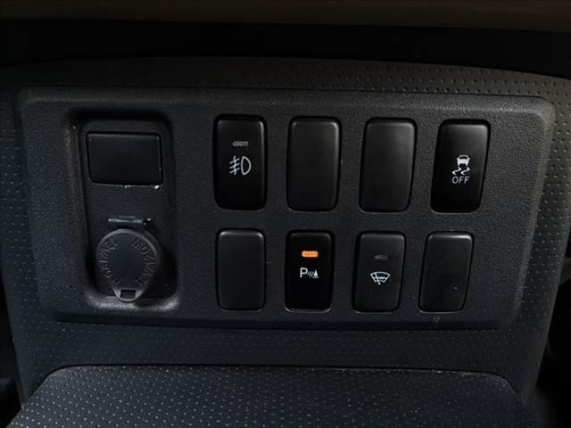 FJクルーザー オフロードパッケージ 4WD 純正ルーフキャリア A-TRAC 純正SDナビ ブルートゥース フルセグTV ETC キーレス クリアランスソナー 17インチアルミホイール パワーウィンドウ パワーステアリング(6枚目)