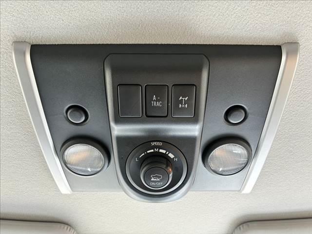 FJクルーザー オフロードパッケージ 4WD 純正ルーフキャリア A-TRAC 純正SDナビ ブルートゥース フルセグTV ETC キーレス クリアランスソナー 17インチアルミホイール パワーウィンドウ パワーステアリング(8枚目)