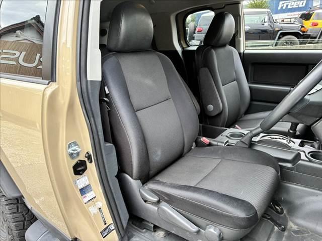 FJクルーザー オフロードパッケージ 4WD 純正ルーフキャリア A-TRAC 純正SDナビ ブルートゥース フルセグTV ETC キーレス クリアランスソナー 17インチアルミホイール パワーウィンドウ パワーステアリング(9枚目)