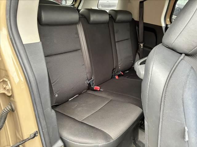 FJクルーザー オフロードパッケージ 4WD 純正ルーフキャリア A-TRAC 純正SDナビ ブルートゥース フルセグTV ETC キーレス クリアランスソナー 17インチアルミホイール パワーウィンドウ パワーステアリング(10枚目)