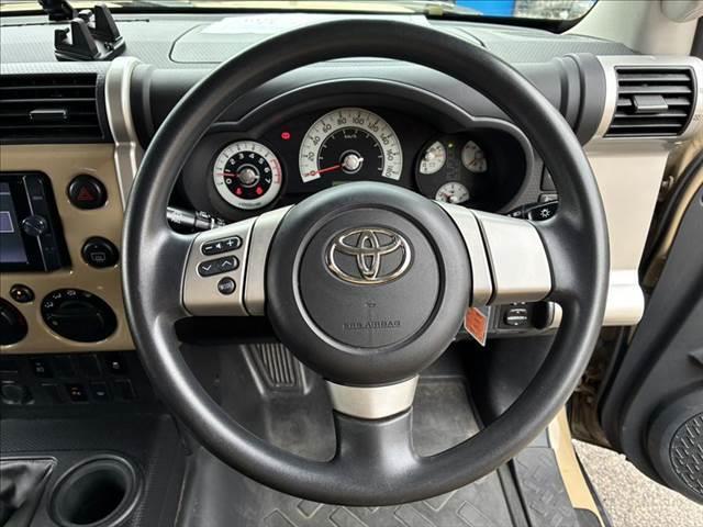 FJクルーザー オフロードパッケージ 4WD 純正ルーフキャリア A-TRAC 純正SDナビ ブルートゥース フルセグTV ETC キーレス クリアランスソナー 17インチアルミホイール パワーウィンドウ パワーステアリング(12枚目)