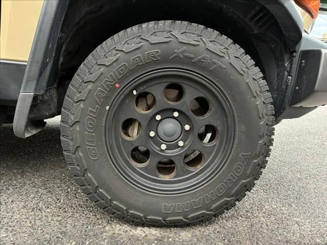 FJクルーザー オフロードパッケージ 4WD 純正ルーフキャリア A-TRAC 純正SDナビ ブルートゥース フルセグTV ETC キーレス クリアランスソナー 17インチアルミホイール パワーウィンドウ パワーステアリング(15枚目)