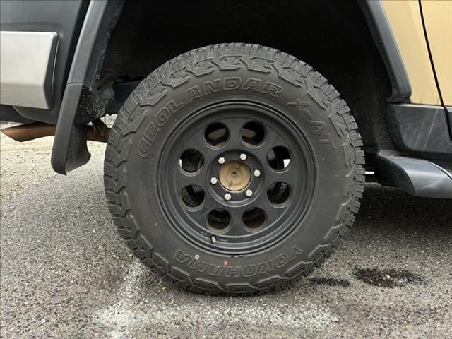 FJクルーザー オフロードパッケージ 4WD 純正ルーフキャリア A-TRAC 純正SDナビ ブルートゥース フルセグTV ETC キーレス クリアランスソナー 17インチアルミホイール パワーウィンドウ パワーステアリング(29枚目)