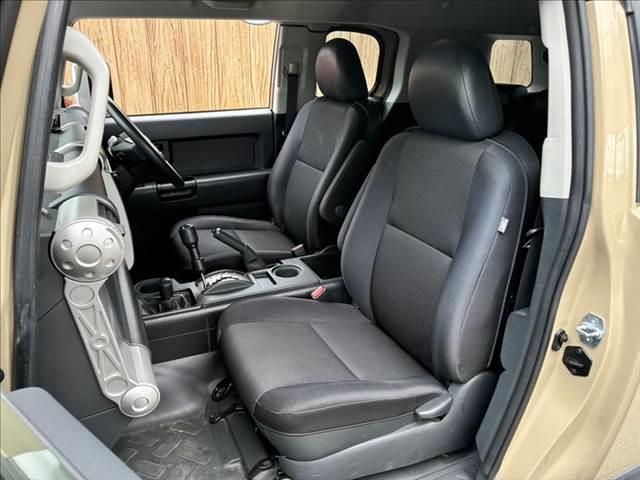 FJクルーザー オフロードパッケージ 4WD 純正ルーフキャリア A-TRAC 純正SDナビ ブルートゥース フルセグTV ETC キーレス クリアランスソナー 17インチアルミホイール パワーウィンドウ パワーステアリング(34枚目)