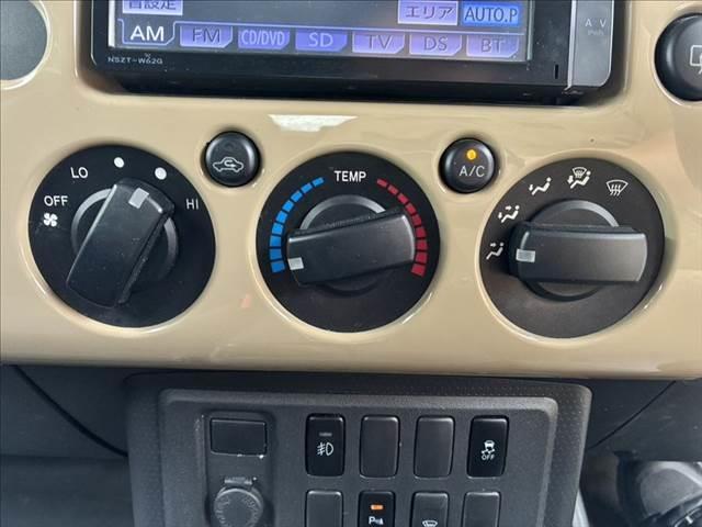 FJクルーザー オフロードパッケージ 4WD 純正ルーフキャリア A-TRAC 純正SDナビ ブルートゥース フルセグTV ETC キーレス クリアランスソナー 17インチアルミホイール パワーウィンドウ パワーステアリング(37枚目)