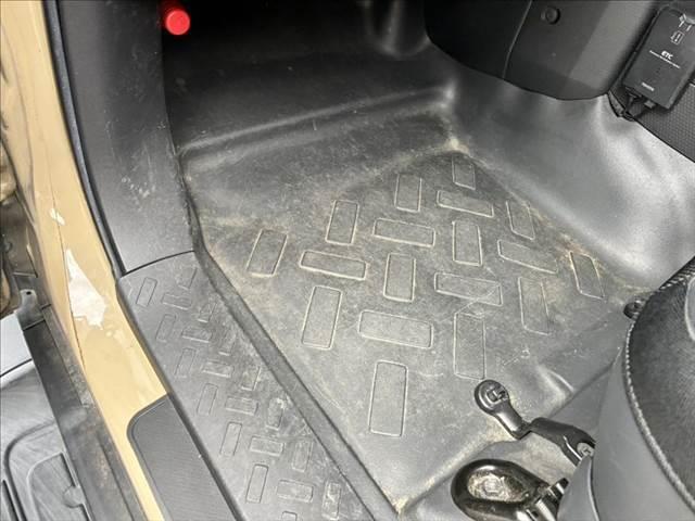 FJクルーザー オフロードパッケージ 4WD 純正ルーフキャリア A-TRAC 純正SDナビ ブルートゥース フルセグTV ETC キーレス クリアランスソナー 17インチアルミホイール パワーウィンドウ パワーステアリング(47枚目)
