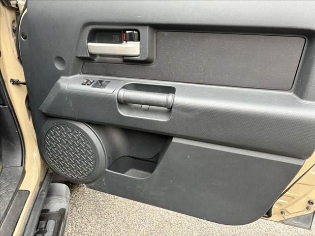 FJクルーザー オフロードパッケージ 4WD 純正ルーフキャリア A-TRAC 純正SDナビ ブルートゥース フルセグTV ETC キーレス クリアランスソナー 17インチアルミホイール パワーウィンドウ パワーステアリング(49枚目)