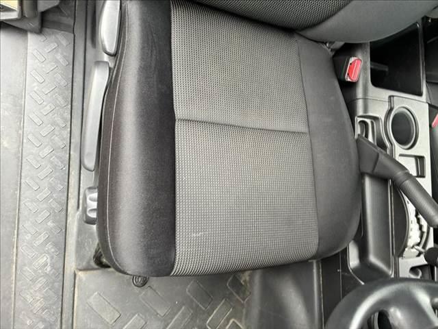 FJクルーザー オフロードパッケージ 4WD 純正ルーフキャリア A-TRAC 純正SDナビ ブルートゥース フルセグTV ETC キーレス クリアランスソナー 17インチアルミホイール パワーウィンドウ パワーステアリング(51枚目)