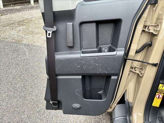 FJクルーザー オフロードパッケージ 4WD 純正ルーフキャリア A-TRAC 純正SDナビ ブルートゥース フルセグTV ETC キーレス クリアランスソナー 17インチアルミホイール パワーウィンドウ パワーステアリング(52枚目)