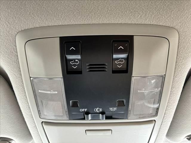 ランドクルーザープラド ＴＸ　サンルーフ　アルパインナビ　禁煙車　障害物センサー　ＥＴＣ　フルセグＴＶ　ブルートゥース　ＣＤ／ＤＶＤ再生　スマートキー　プッシュスタート　ＬＥＤヘッドライト　４ＷＤ　オートエアコン　横滑り防止装置（8枚目）