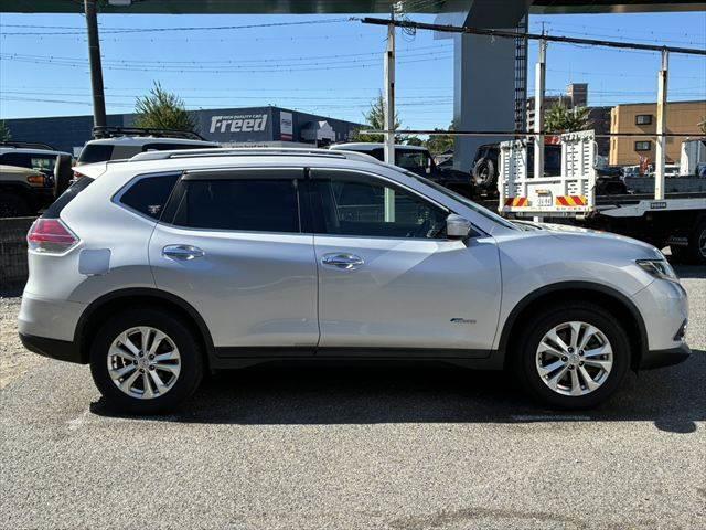 エクストレイル ２０Ｘ　ハイブリッド　エマージェンシーブレーキＰ　４ＷＤ　禁煙車　純正ＳＤナビ　バックカメラ　Ｂｌｕｅｔｏｏｔｈ　フルセグＴＶ　シートヒーター　オートエアコン　ルーフレール　ＥＴＣ　純正１７インチアルミホイール　スマートキー　電動格納ミラー（18枚目）