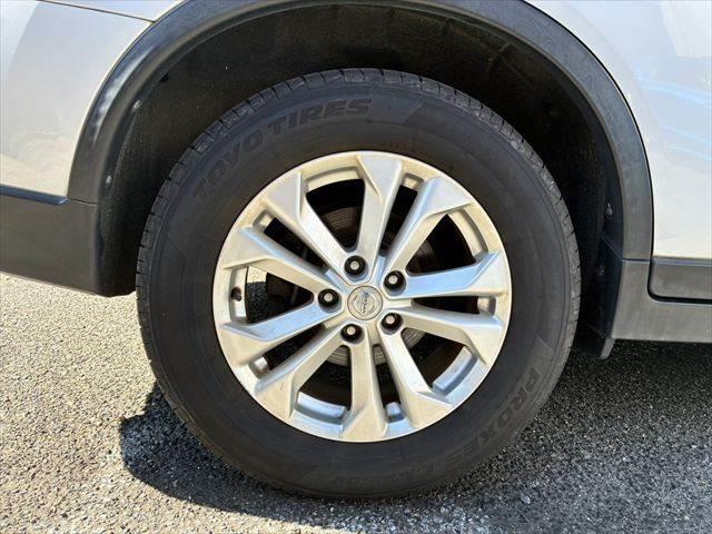 エクストレイル ２０Ｘ　ハイブリッド　エマージェンシーブレーキＰ　４ＷＤ　禁煙車　純正ＳＤナビ　バックカメラ　Ｂｌｕｅｔｏｏｔｈ　フルセグＴＶ　シートヒーター　オートエアコン　ルーフレール　ＥＴＣ　純正１７インチアルミホイール　スマートキー　電動格納ミラー（29枚目）