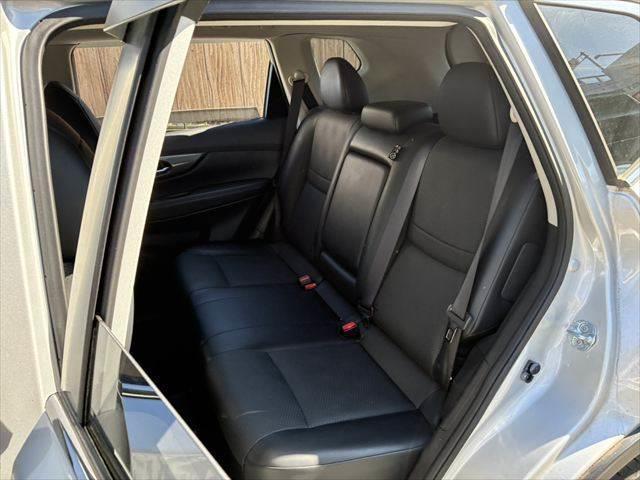 エクストレイル ２０Ｘ　ハイブリッド　エマージェンシーブレーキＰ　４ＷＤ　禁煙車　純正ＳＤナビ　バックカメラ　Ｂｌｕｅｔｏｏｔｈ　フルセグＴＶ　シートヒーター　オートエアコン　ルーフレール　ＥＴＣ　純正１７インチアルミホイール　スマートキー　電動格納ミラー（35枚目）