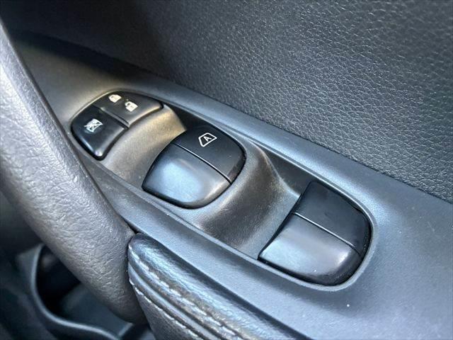 エクストレイル ２０Ｘ　ハイブリッド　エマージェンシーブレーキＰ　４ＷＤ　禁煙車　純正ＳＤナビ　バックカメラ　Ｂｌｕｅｔｏｏｔｈ　フルセグＴＶ　シートヒーター　オートエアコン　ルーフレール　ＥＴＣ　純正１７インチアルミホイール　スマートキー　電動格納ミラー（41枚目）