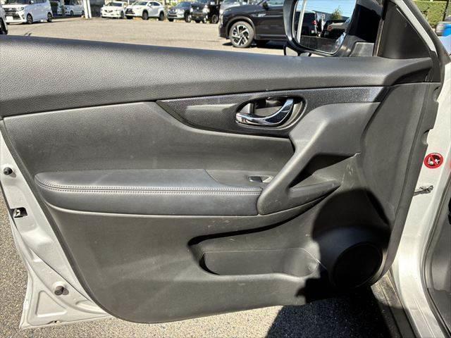 エクストレイル ２０Ｘ　ハイブリッド　エマージェンシーブレーキＰ　４ＷＤ　禁煙車　純正ＳＤナビ　バックカメラ　Ｂｌｕｅｔｏｏｔｈ　フルセグＴＶ　シートヒーター　オートエアコン　ルーフレール　ＥＴＣ　純正１７インチアルミホイール　スマートキー　電動格納ミラー（57枚目）