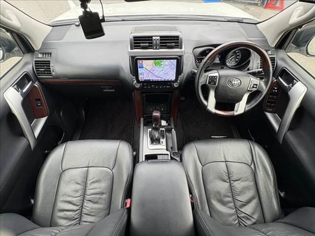 ランドクルーザープラド TX 4WD ディーゼル サンルーフ SDナビ バックカメラ クルーズコントロール フルセグTV ブルートゥース スマートキー LEDヘッドライト ETC 純正17インチアルミホイール フォグ オートAC(3枚目)