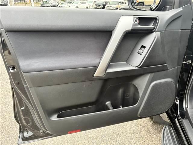 ランドクルーザープラド TX 4WD 純正SDナビ バックカメラ Bluetooth フルセグTV 禁煙車 LEDヘッドライト スマートキー 盗難防止装置 LEDヘッドライト コーナーセンサー ヘッドライトウォッシャー(61枚目)