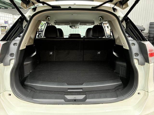 エクストレイル 20X ハイブリッド エマージェンシーブレーキP NISMOフルエアロ 4WD 本革シート 禁煙車 純正SDナビ バックカメラ フルセグ Bluetooth LEDヘッドライト シートヒーター 衝突軽減ブレーキ ETC スマートキー オートエアコン(10枚目)