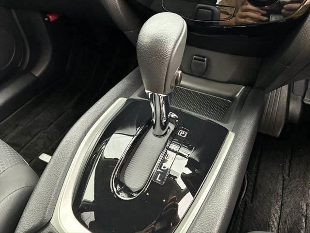 エクストレイル 20X ハイブリッド エマージェンシーブレーキP NISMOフルエアロ 4WD 本革シート 禁煙車 純正SDナビ バックカメラ フルセグ Bluetooth LEDヘッドライト シートヒーター 衝突軽減ブレーキ ETC スマートキー オートエアコン(35枚目)