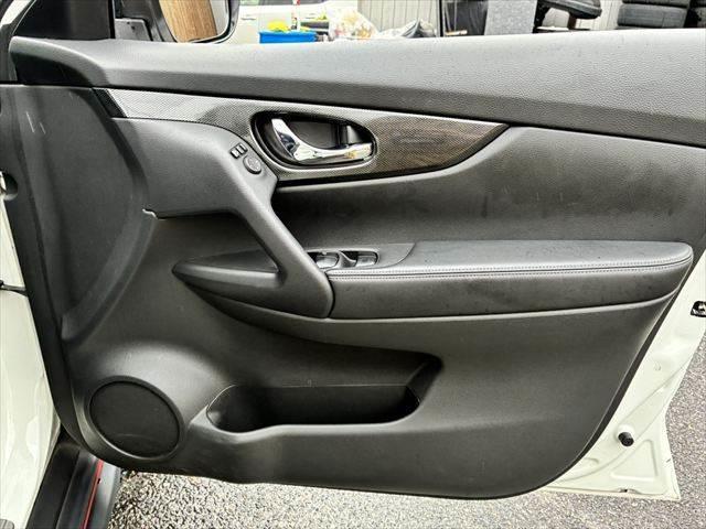 エクストレイル 20X ハイブリッド エマージェンシーブレーキP NISMOフルエアロ 4WD 本革シート 禁煙車 純正SDナビ バックカメラ フルセグ Bluetooth LEDヘッドライト シートヒーター 衝突軽減ブレーキ ETC スマートキー オートエアコン(52枚目)