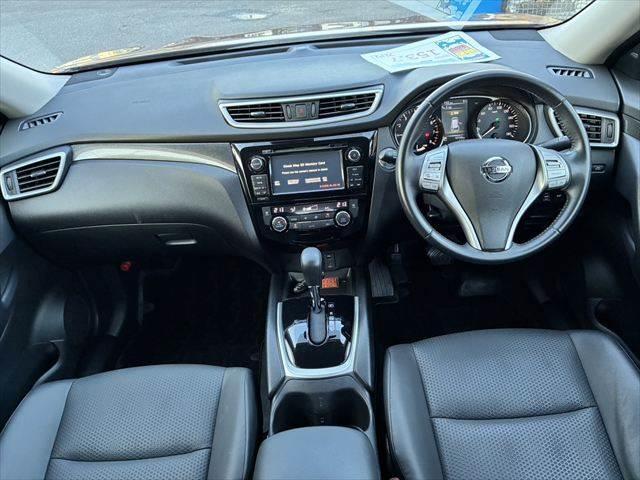 エクストレイル ２０Ｘ　ハイブリッド　エマージェンシーブレーキＰ　サンルーフ　４ＷＤ　アラウンドビューモニター　本革シート　ＥＴＣ　ＬＥＤヘッドライト　純正ＳＤナビ　スマートキー　ヒルディセントコントロール　シートヒーター　純正１７インチアルミ　電動格納ミラー（3枚目）