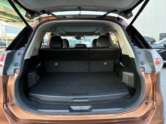 エクストレイル ２０Ｘ　ハイブリッド　エマージェンシーブレーキＰ　サンルーフ　４ＷＤ　アラウンドビューモニター　本革シート　ＥＴＣ　ＬＥＤヘッドライト　純正ＳＤナビ　スマートキー　ヒルディセントコントロール　シートヒーター　純正１７インチアルミ　電動格納ミラー（10枚目）