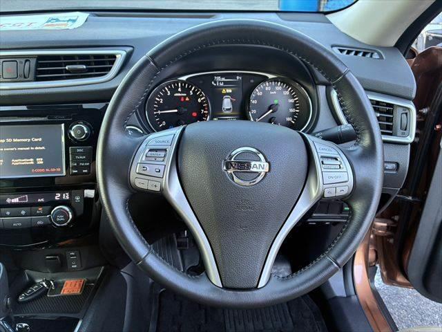 エクストレイル ２０Ｘ　ハイブリッド　エマージェンシーブレーキＰ　サンルーフ　４ＷＤ　アラウンドビューモニター　本革シート　ＥＴＣ　ＬＥＤヘッドライト　純正ＳＤナビ　スマートキー　ヒルディセントコントロール　シートヒーター　純正１７インチアルミ　電動格納ミラー（11枚目）