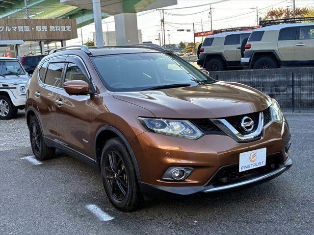 エクストレイル ２０Ｘ　ハイブリッド　エマージェンシーブレーキＰ　サンルーフ　４ＷＤ　アラウンドビューモニター　本革シート　ＥＴＣ　ＬＥＤヘッドライト　純正ＳＤナビ　スマートキー　ヒルディセントコントロール　シートヒーター　純正１７インチアルミ　電動格納ミラー（15枚目）