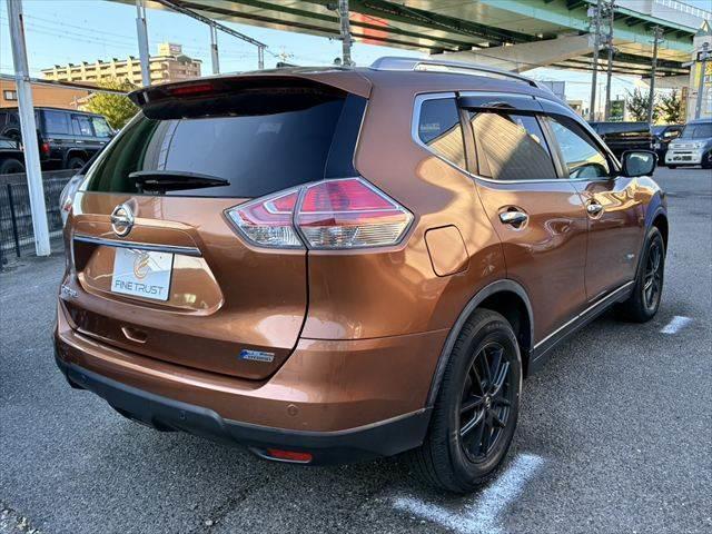 エクストレイル ２０Ｘ　ハイブリッド　エマージェンシーブレーキＰ　サンルーフ　４ＷＤ　アラウンドビューモニター　本革シート　ＥＴＣ　ＬＥＤヘッドライト　純正ＳＤナビ　スマートキー　ヒルディセントコントロール　シートヒーター　純正１７インチアルミ　電動格納ミラー（17枚目）